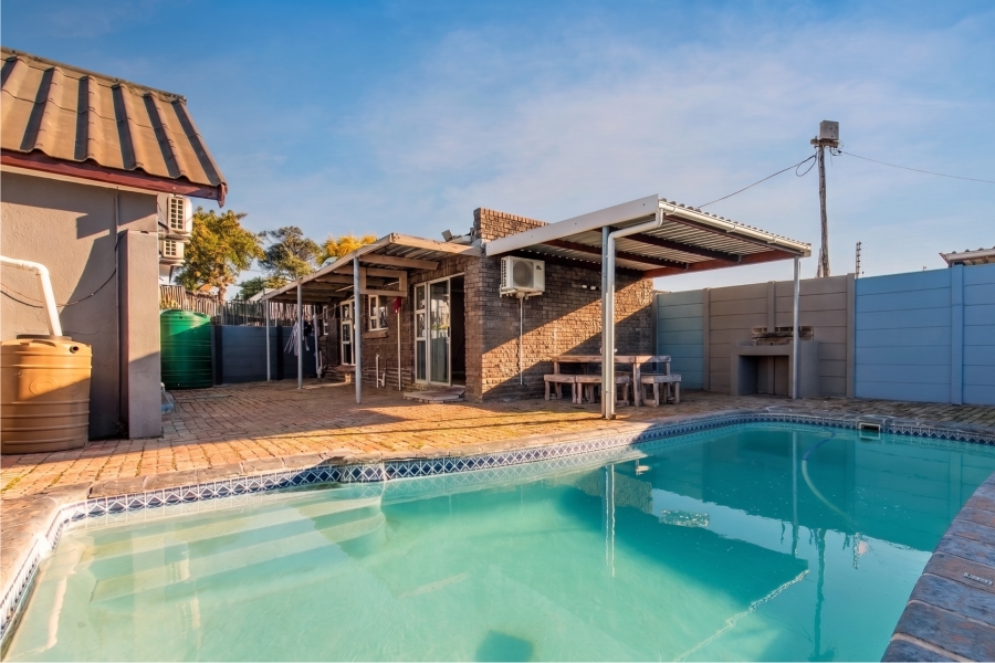 5 Bedroom Property for Sale in Bonny Brook Western Cape
